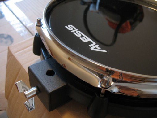 Alesis DM10 Pro Kit - крепление пэда