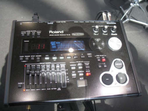 барабанный модуль Roland TD-30
