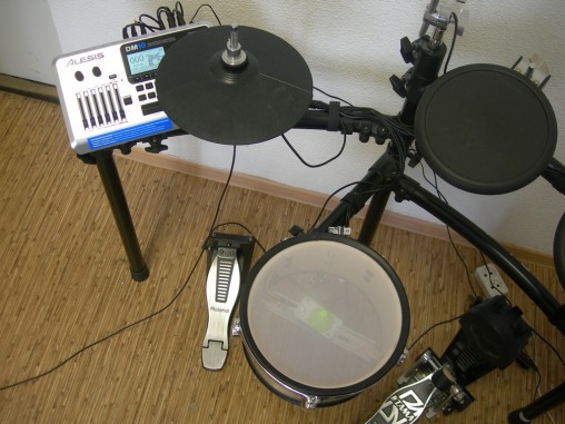 С модулем Alesis DM10 пришлось повозиться.