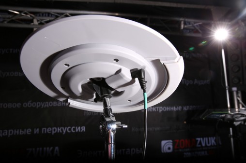 В отличии от DD516 в DD516 обе тарелки двухзонные и глушатся руками.