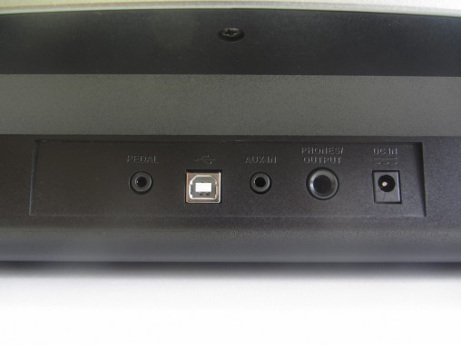 Medeli DD309 можно подключить к компьютеру через USB.