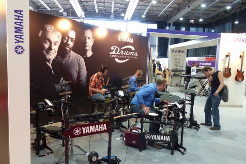 У Yamaha ничего нового. Установки 400 / 500 / 700 серий.