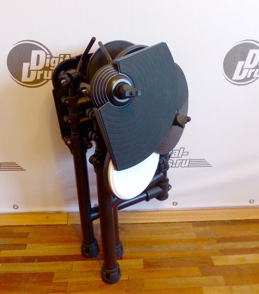 Soundking SKD120 в сложенном положении