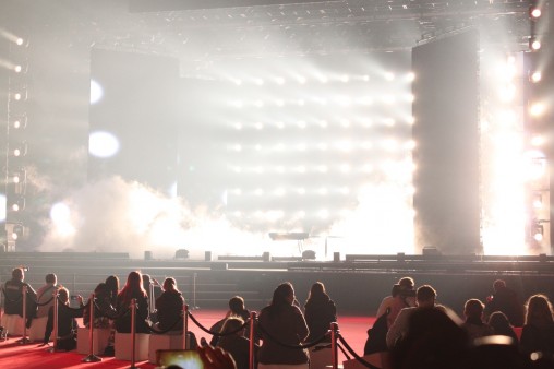 Демонстрация сценических эффектов на Lea Stage