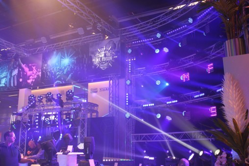 Prolight+sound все дымит, светится и крутится