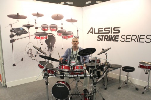 На Alesis Strike Kit как-то само-собой все сразу получается