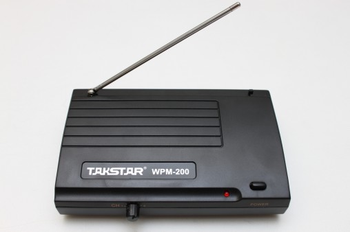 Аскетичный трансмиттер Takstar WPM-200 - ничего лишнего