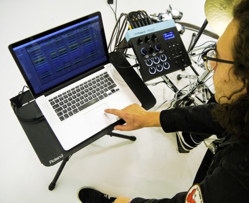 Можно коммутировать Roland TM-6 PRO с ноутбуком для работы в качестве конвертера триггер — MIDI с аудиоинтерфейсом