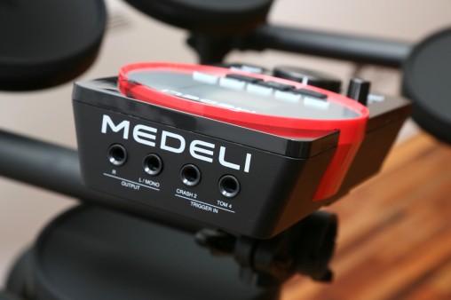 Модуль Medeli DD610 имеет два дополнительных входа для крэша и тома.