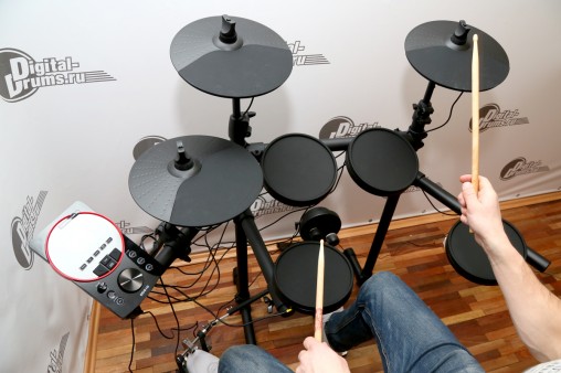 Medeli DD610 хорошо звучит за свои деньги.